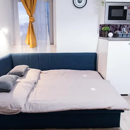 Cozy Minimalist Retreat In The Heart Of